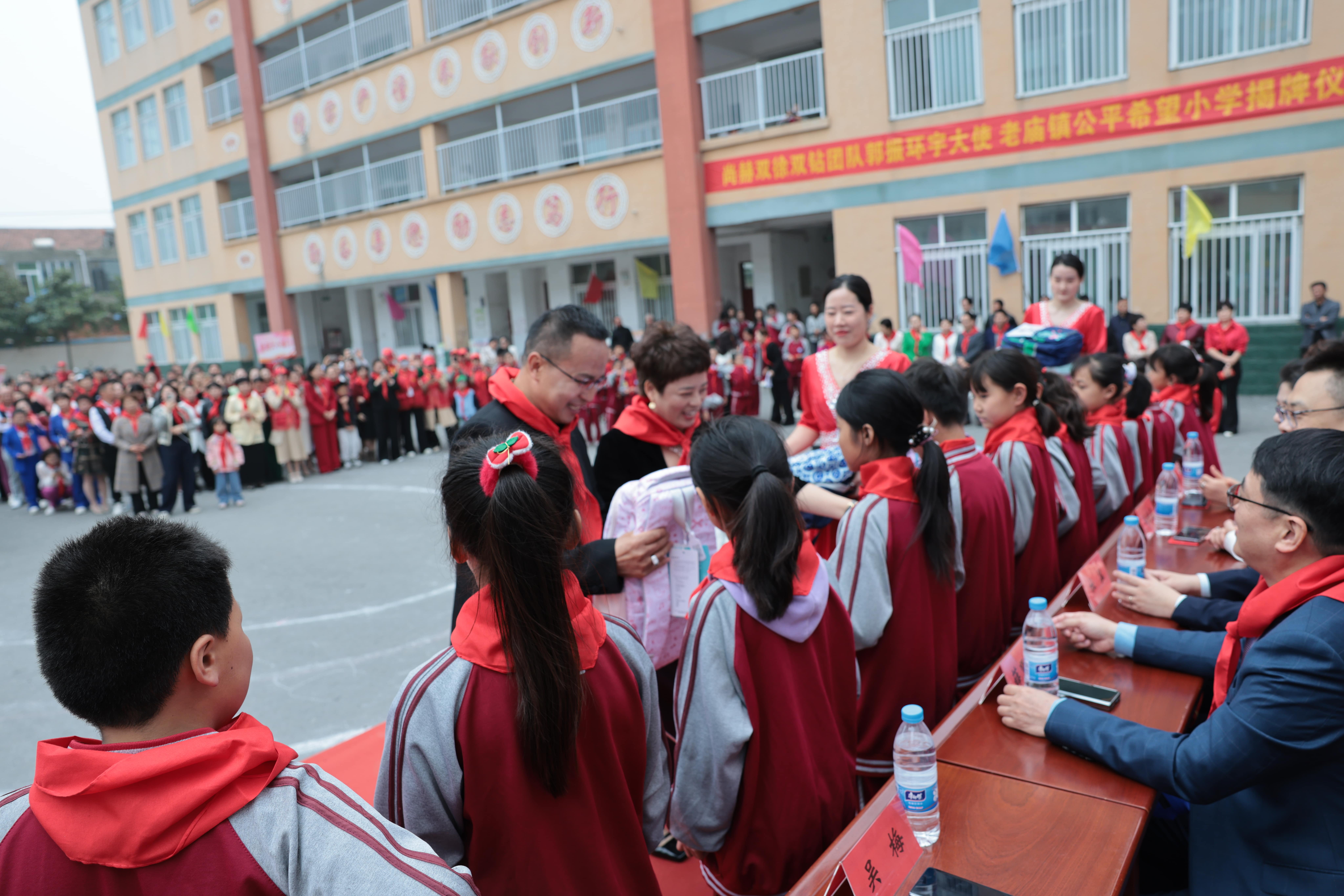 在爱意的“双向奔赴”中丨第249所雷火官方端网站公益学校揭牌 在爱意的“双向奔赴”中丨第249所雷火官方端网站公益学校揭牌