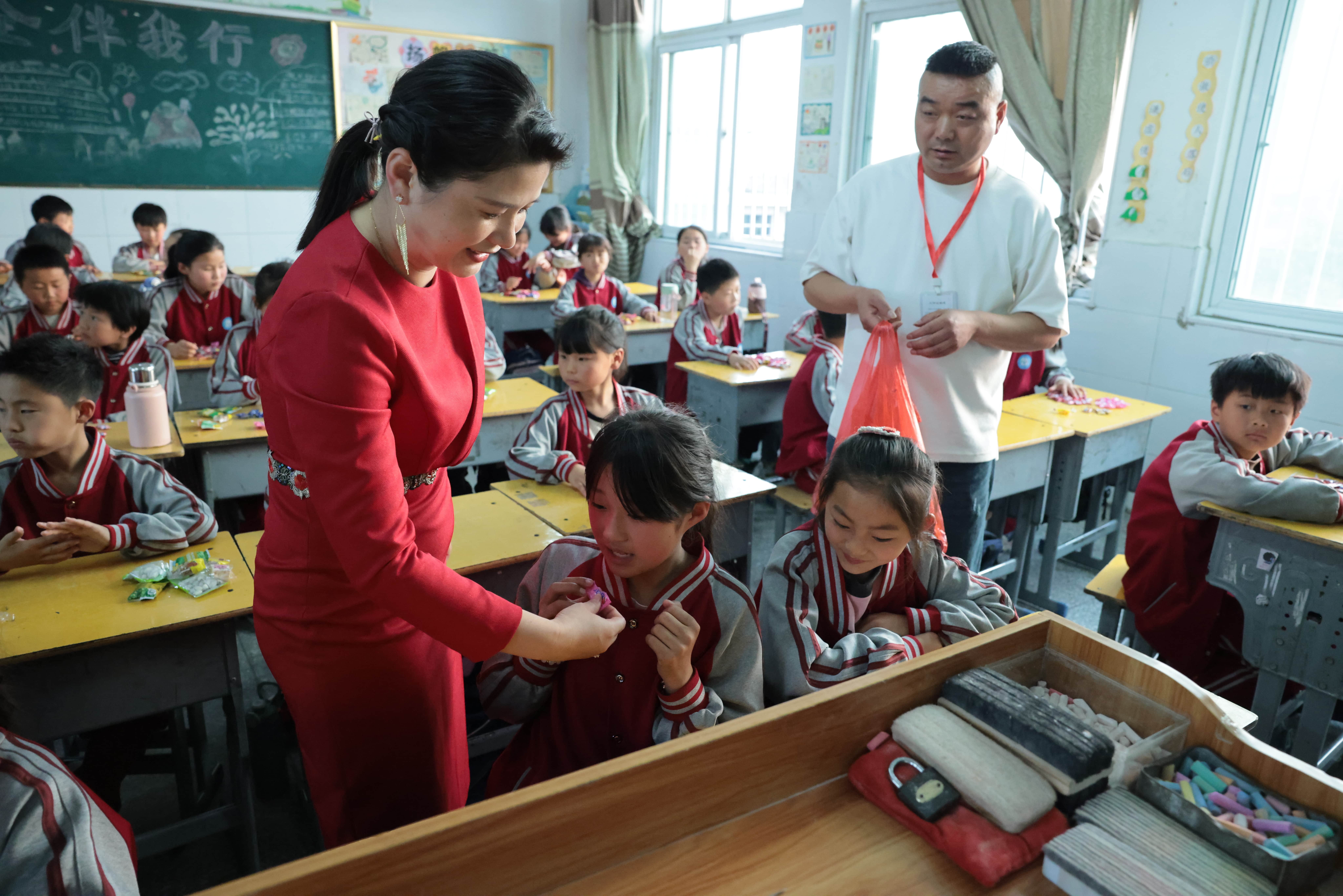 在爱意的“双向奔赴”中丨第249所雷火官方端网站公益学校揭牌 在爱意的“双向奔赴”中丨第249所雷火官方端网站公益学校揭牌