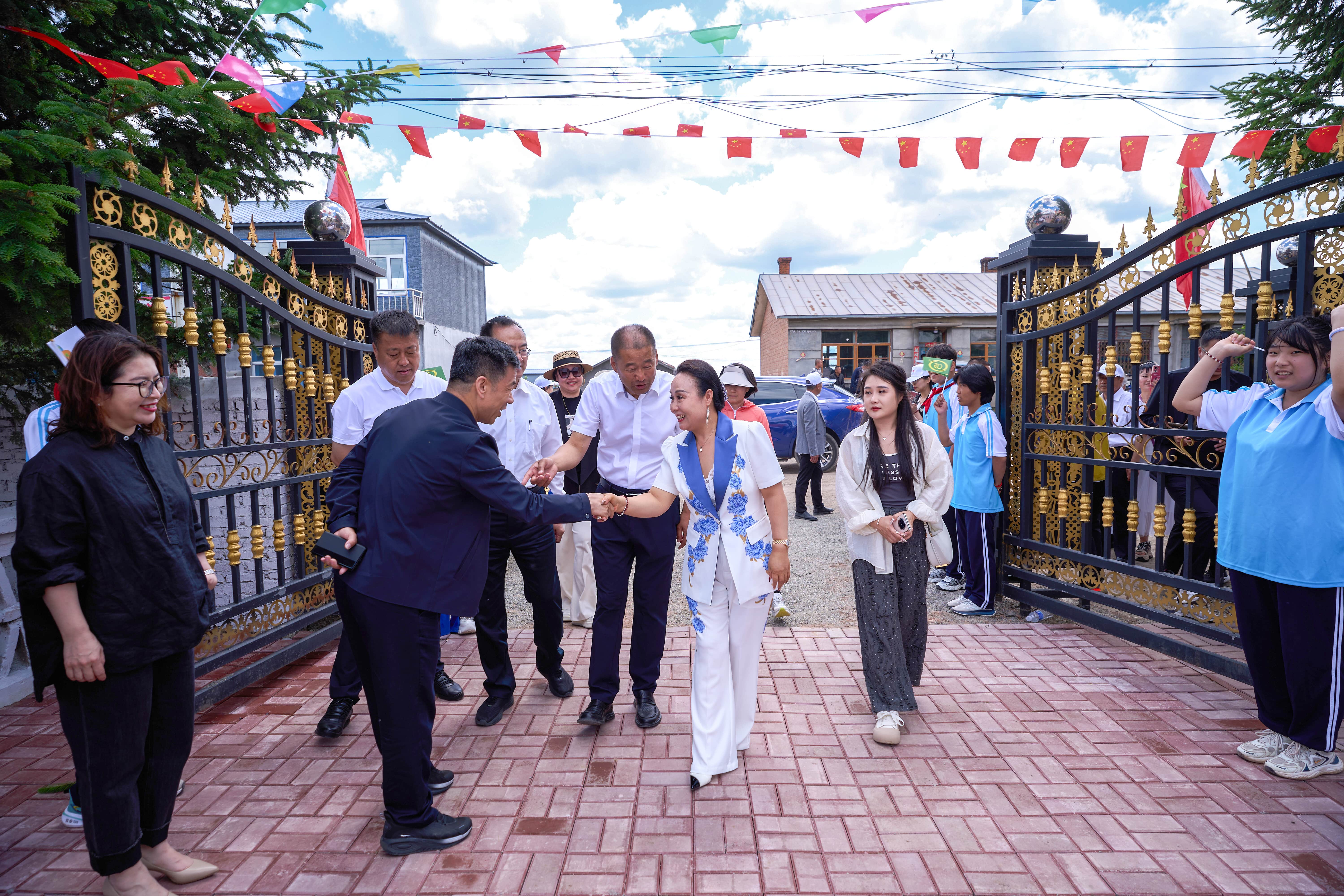 第254所 黑龙江巴彦县黑山镇民乐村雷火官方端网站侯玉霞学校