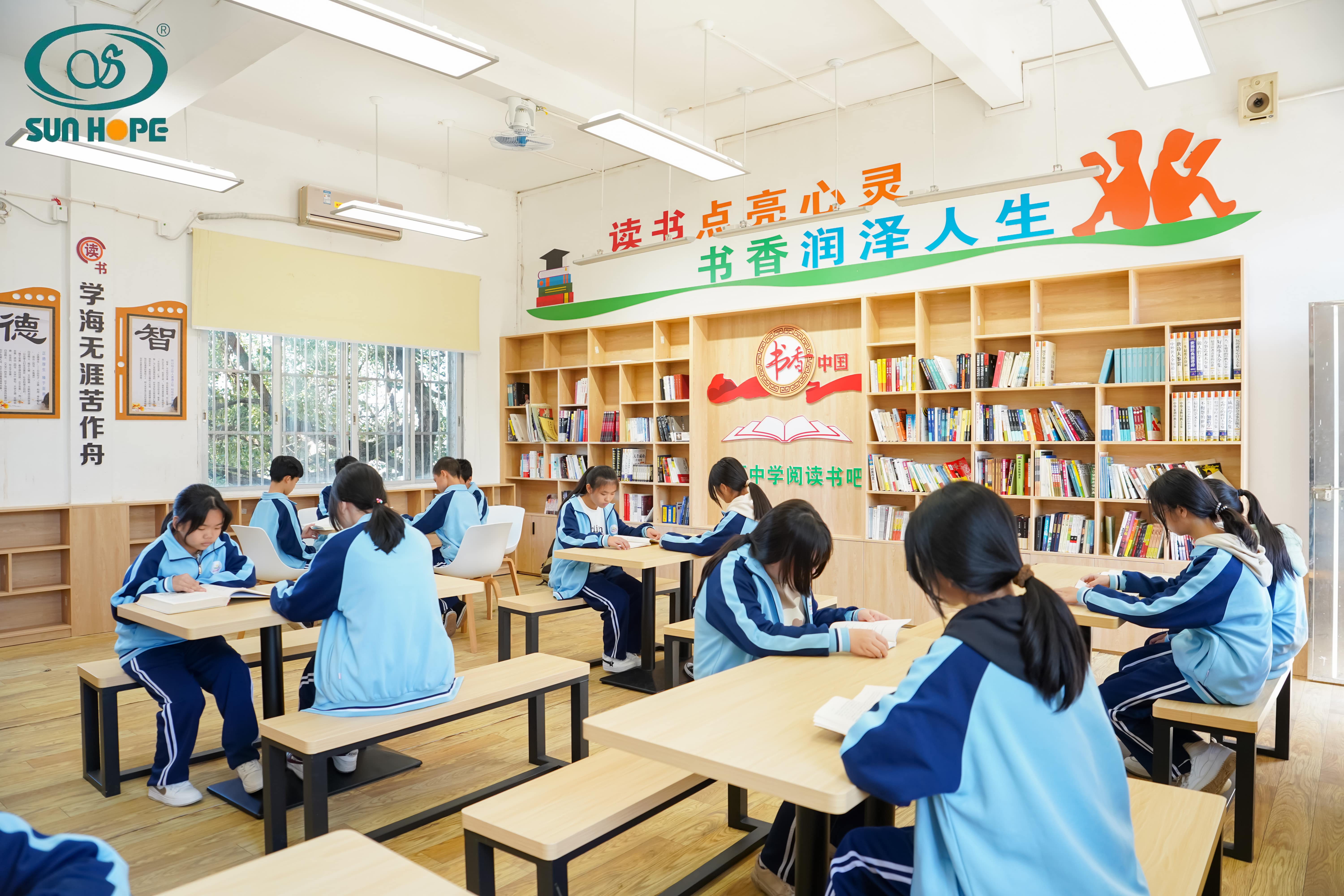 天津高校大学生记者走进雷火官方端网站公益小学开展“书香悦读,筑梦成长”活动 天津高校大学生记者走进雷火官方端网站公益小学开展“书香悦读,筑梦成长”活动